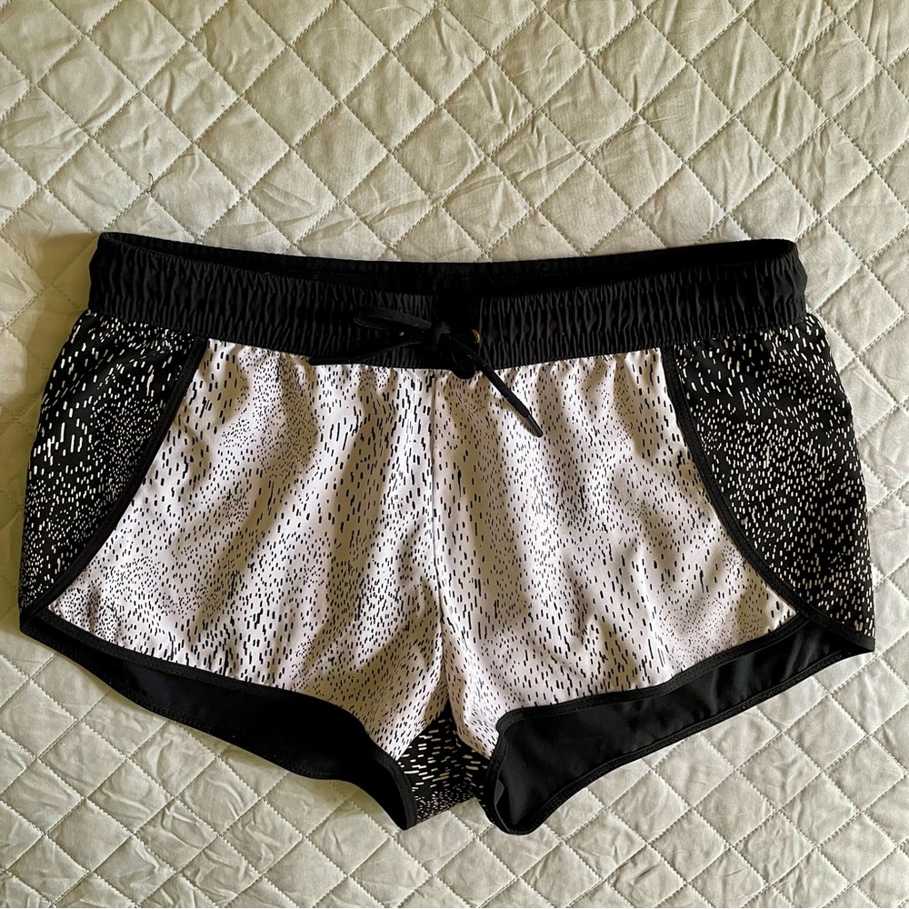 Fabletics Black and White Carrie Short